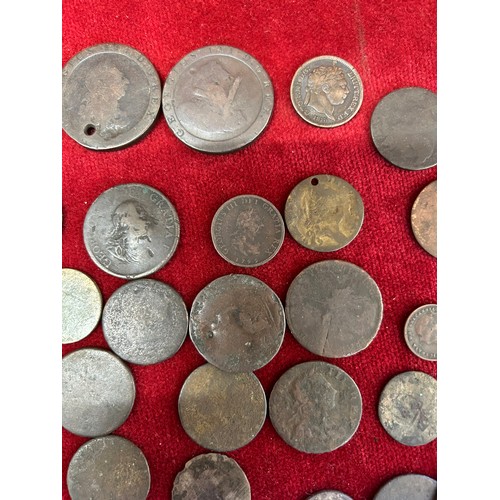 36 - COLLECTION OF EARLY COINS AND TOKENS INCLUDING 18TH CENTURY MASONIC HALF PENNY, 2 GEORGE III CARTWHE... 