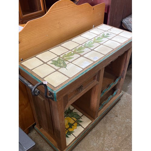 414 - VERY NICE VINTAGE TILE TOPPED DRINKS TROLLEY WITH GLASS AND BOTTLE STORAGE PLUS A DRAWER