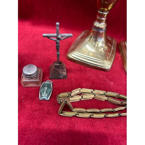 52 - MIXED LOT INCLUDING EARLY 19TH CENTURY BRASS CANDLESTICKS WITH PUSHERS, A FIGURE OF SAINT JOSEPH WIT... 