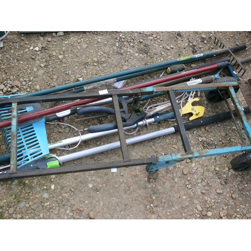 323C - SELECTION OF GARDEN TOOLS INCLUDING 2 LONG REACH PRUNERS, A FOLDING SACK BARROW, FORK, RACKS AND HOE... 