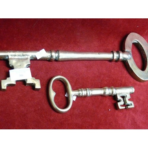 86 - LARGE HEAVY BRASS KEY 14
