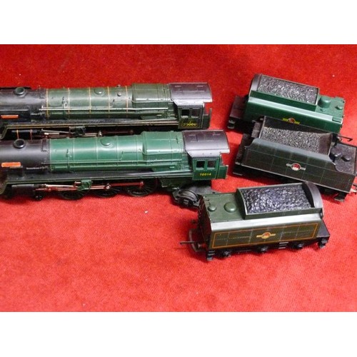92 - HORNBY 'IRON DUKE' 70014 MODEL ENGINE, BRITANNIA 70000 MODEL ENGINE AND 3 TENDERS