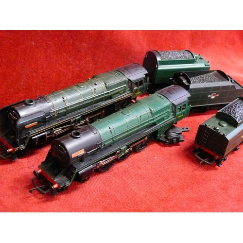 92 - HORNBY 'IRON DUKE' 70014 MODEL ENGINE, BRITANNIA 70000 MODEL ENGINE AND 3 TENDERS