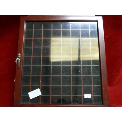 112 - THIMBLE DISPLAY CASE