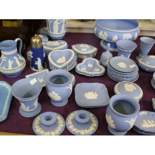 116 - LARGE QUANTITY OF WEDGEWOOD JASPER WARE