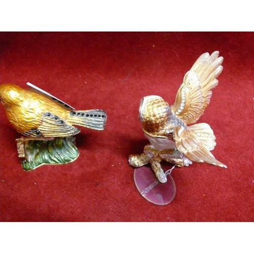 120 - OWL ENAMEL TRINKET POT AND A METAL ROBIN WITH TINY GEM DETAIL