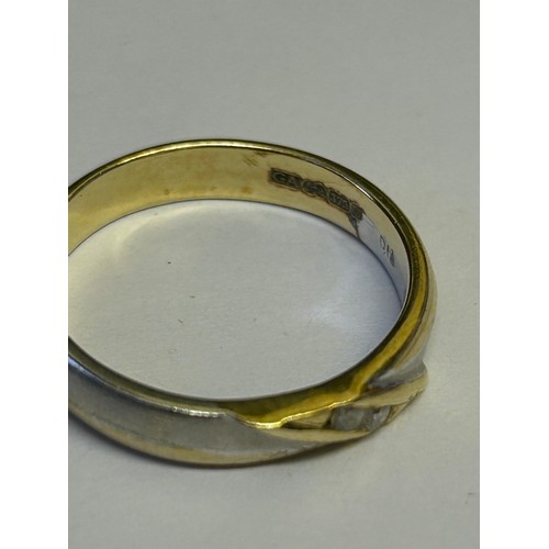 16 - A MODERN DIAMOND AND 9ct GOLD RING SIZE O WEIGHT 3.21gr