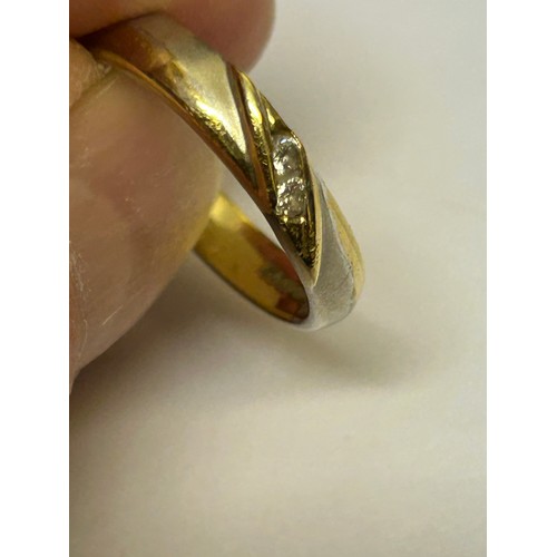 16 - A MODERN DIAMOND AND 9ct GOLD RING SIZE O WEIGHT 3.21gr