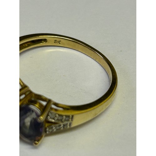 22 - A 9ct GOLD DIAMOND AND AMETHYST RING SIZE O 1/2 WEIGHT 3.6gr