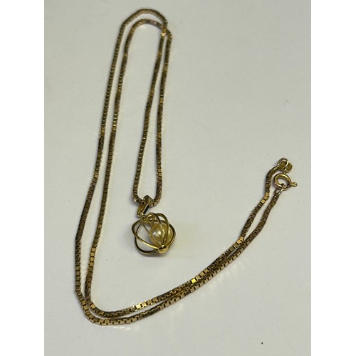 31 - A 9ct GOLD LONG CHAIN 24 INCHES AND PENDANT REAL SOUTH SEA PEARL IN A CAGE WEIGHT 9gr