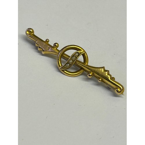 36 - A 9ct GOLD BROOCH WITH SEED PEARLS WEIGHT 1.23