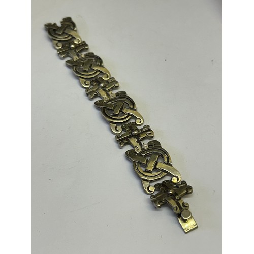 40 - A HEAVY MEXICAN ETHNIC SOLID SILVER BRACELET WEIGHT 69.79