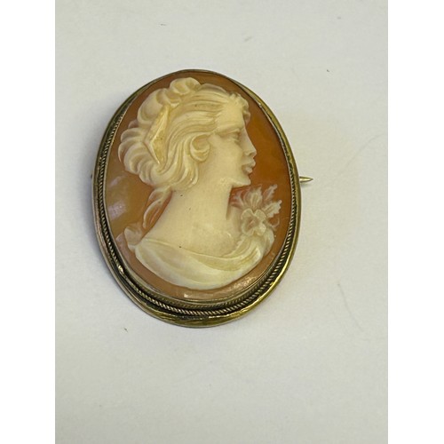 45 - A 800 SILVER GILT FRAMED SHELL CAMEO OF CARVING OF FANCY LADY  WEIGHT 4.34GR