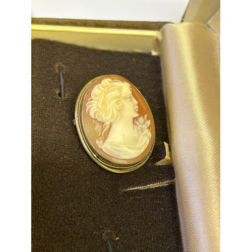 45 - A 800 SILVER GILT FRAMED SHELL CAMEO OF CARVING OF FANCY LADY  WEIGHT 4.34GR