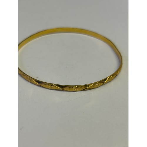 35 - A 14CT GOLD (TESTED) BANGLE WEIGHT 10.95gr