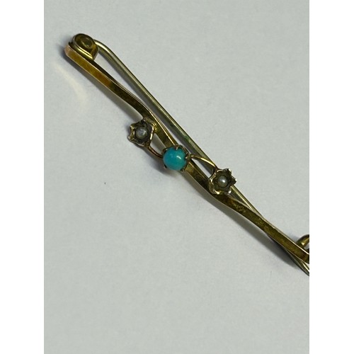 37 - A 9ct GOLD BROOCH WITH SEED PEARLS AND TURQUOISE ON GOLD BAR  WEIGHT 1.07gr