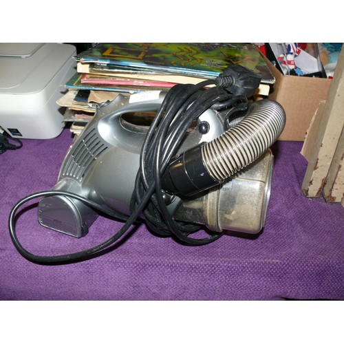 211 - THE HUNTER HOME-TEK SMALL VACUUM CLEANER