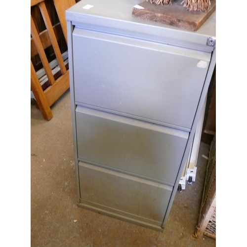 342 - METAL 3 DRAWER FILING CABINET