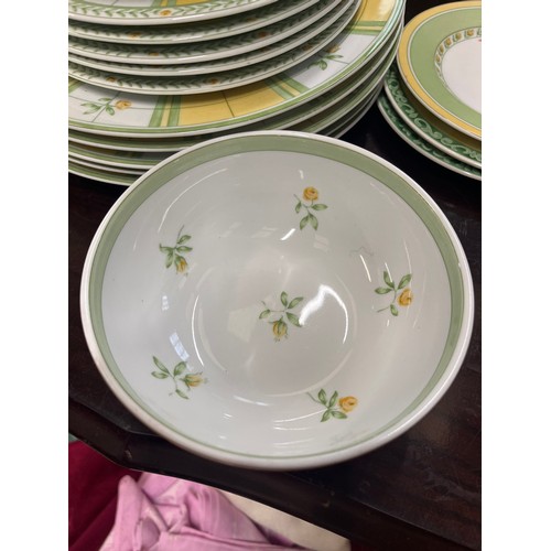 387 - MARKS & SPENCER HOME YELLOW ROSE FINE PORCELAIN DINNER SERVICE