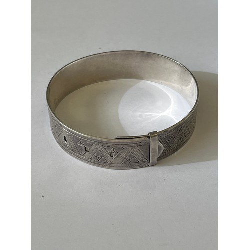 51 - A SOLID SILVER BANGLE ADJUSTABLE SIZE WEIGHT 29.94gr