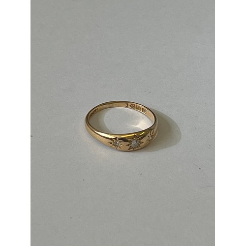 58 - AN 18 CT GOLD RING WITH DIAMONDS 1 LARGE & 2 SMALLER SIZE P WEIGHT 2.80gr