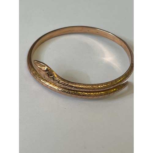 33A - A 10CT GOLD SNAKE BANGLE 7CM ACROSS TESTED NOT MARKED EIGHT 15.79GR