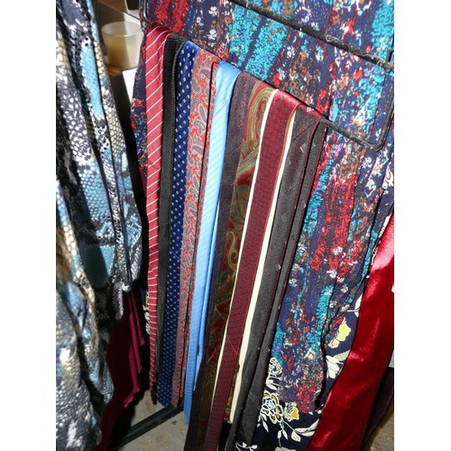 377 - LARGE QUANTITY OF GOOD QUALITY GENTS AND LADIES CLOTHING
