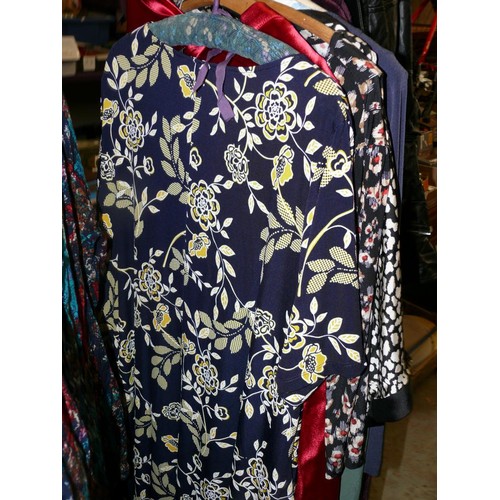 377 - LARGE QUANTITY OF GOOD QUALITY GENTS AND LADIES CLOTHING