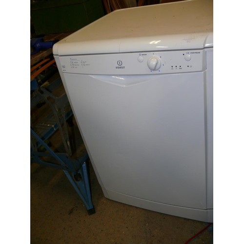 372 - INDESIT IDF125 DISHWASHER
