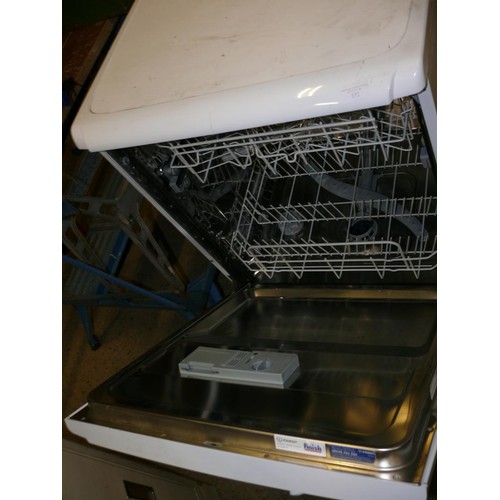 372 - INDESIT IDF125 DISHWASHER