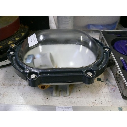 414 - VERY HEAVY DUTY BULKHEAD LAMP