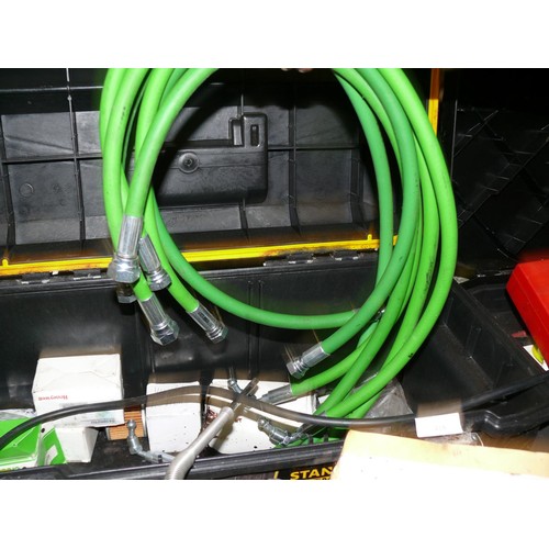 418 - OFTEC ENGINEERS TEST KIT FOR OIL BOILER SERVICING INCLUDING A BRIGON FLUE GAUGE, ANTON PRESSURE AND ... 