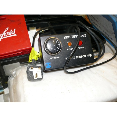 419 - ENGINEERS TEST KIT TO INCLUDE KBB TEST UNI, OIL PRIMING PUMP, SET OF 42 BRAND NEW PRESSURE JET NOSSL... 