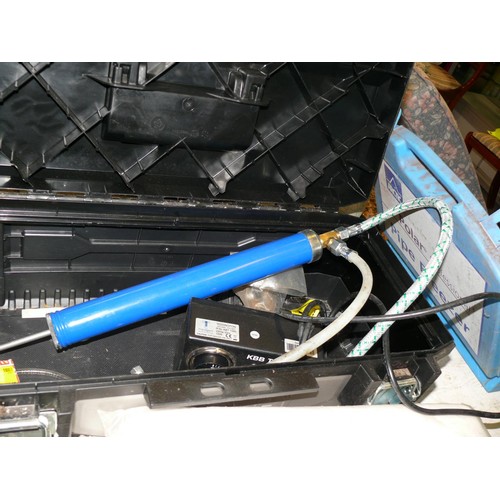 419 - ENGINEERS TEST KIT TO INCLUDE KBB TEST UNI, OIL PRIMING PUMP, SET OF 42 BRAND NEW PRESSURE JET NOSSL... 