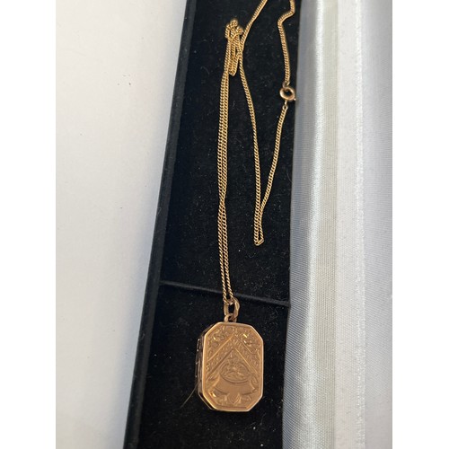 59 - A 9CT GOLD CHAIN AND PENDANT 18 INCH CHAIN WEIGHT 7.67