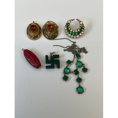 64 - A 9CT GOLD CLASP JADE GOOD LUCK INDIAN TALISMAN symbol of auspiciousness MEANING HOPE AND WELLBEING.... 