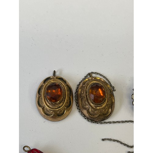 64 - A 9CT GOLD CLASP JADE GOOD LUCK INDIAN TALISMAN symbol of auspiciousness MEANING HOPE AND WELLBEING.... 