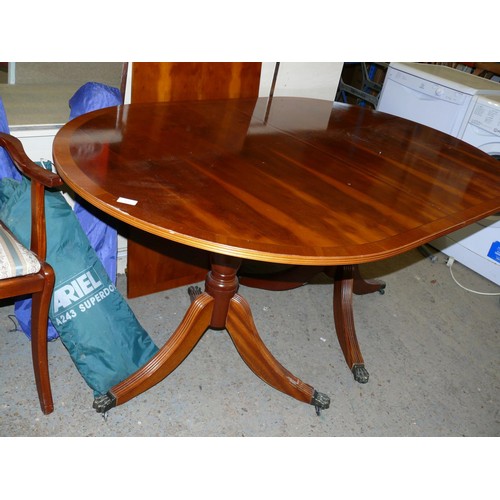 376 - LARGE EXTENDING DINING TABLE WITH 4 CHAIRS