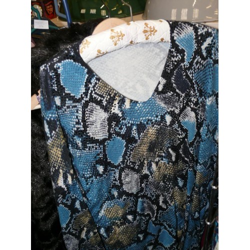 381 - SELECTION OF GOOD QUALITY CLOTHING, MOSTLY LADIES