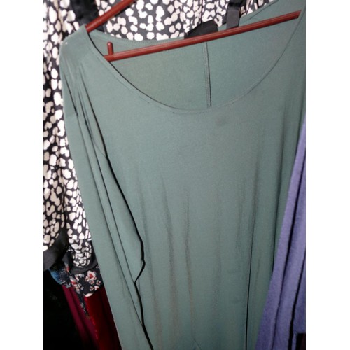 381 - SELECTION OF GOOD QUALITY CLOTHING, MOSTLY LADIES