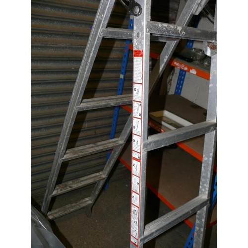 428 - ALUMINIUM 3 WAY STEP LADDER