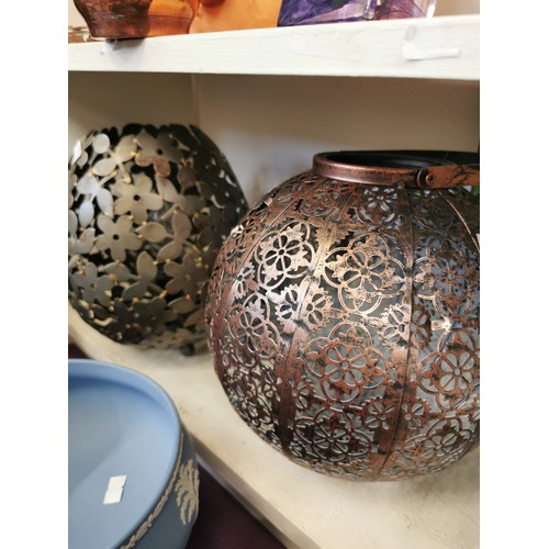 110 - GARDEN DAMASQUETE SOLAR LANTERN AND A FLORAL CUT METAL LAMP