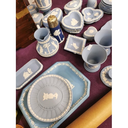 116 - LARGE QUANTITY OF WEDGEWOOD JASPER WARE