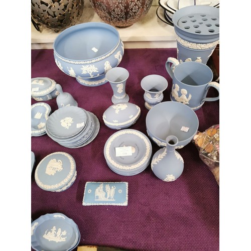116 - LARGE QUANTITY OF WEDGEWOOD JASPER WARE