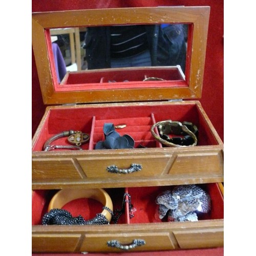 216 - WOODEN CHEST JEWELLERY BOX WITH LIFT UP LID AND DRAWER WITH CONTENTS OF NICE COSTUME JEWELLERY