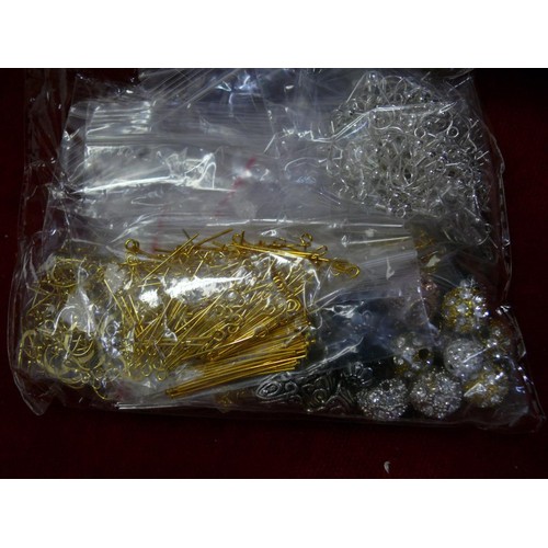 258 - BAG OF ASSORTED COSTUME JEWELLERY FINDINGS IN GOLD AND SILVER PLATE CONSISTING OF JUMP RINGS, CHAINS... 