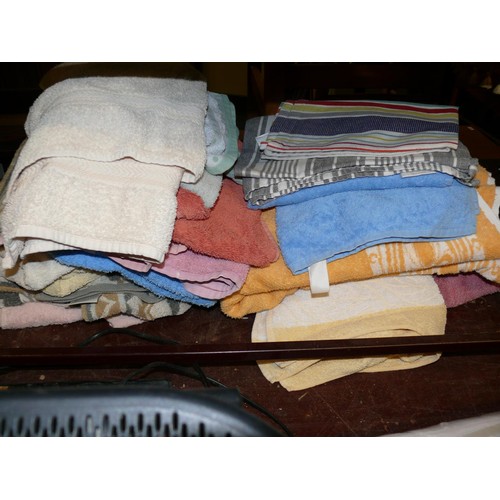 287 - SELECTION OF VARIOUS TOWELS