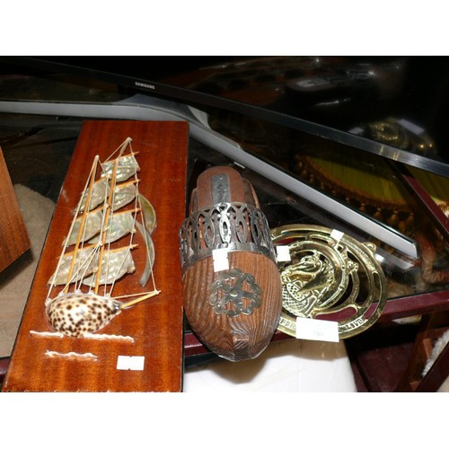 288 - A SHELL SHIP ON A WOODEN PLAQUE, 2 HORSE BRASSES AND A WOOD AND SILVER PLATE CLOTHES BRUSH AND HOLDE... 