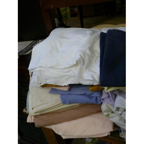 303 - SELECTION OF VINTAGE BED LINEN