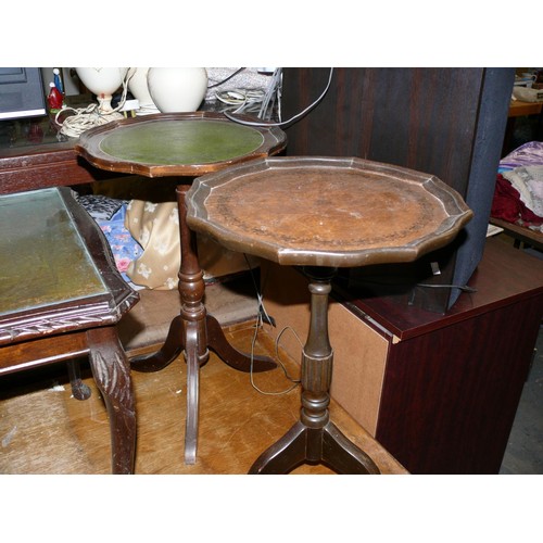 307 - GREEN LEATHER AND GLASS TOPPED COFFEE TABLE, NEST OF 3 TABLES AND WINE TABLE PLUS A FURTHER WINE TAB... 